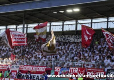 Spruchband von Mainz 05 Fans in Wiesbaden